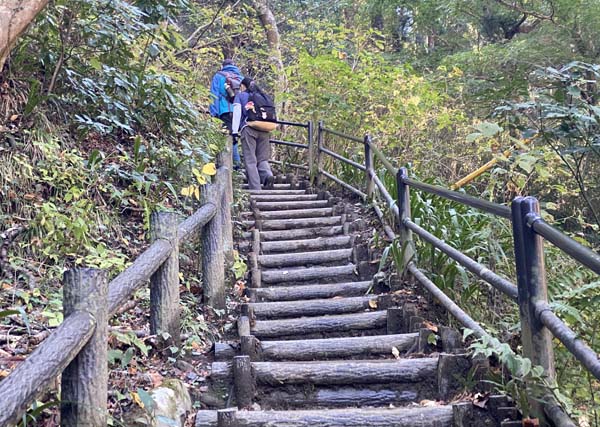 稲荷山ルート登山道
