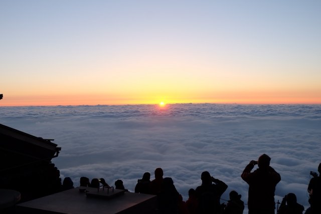 富士山登山で山小屋を予約する方法　ご来光の様子